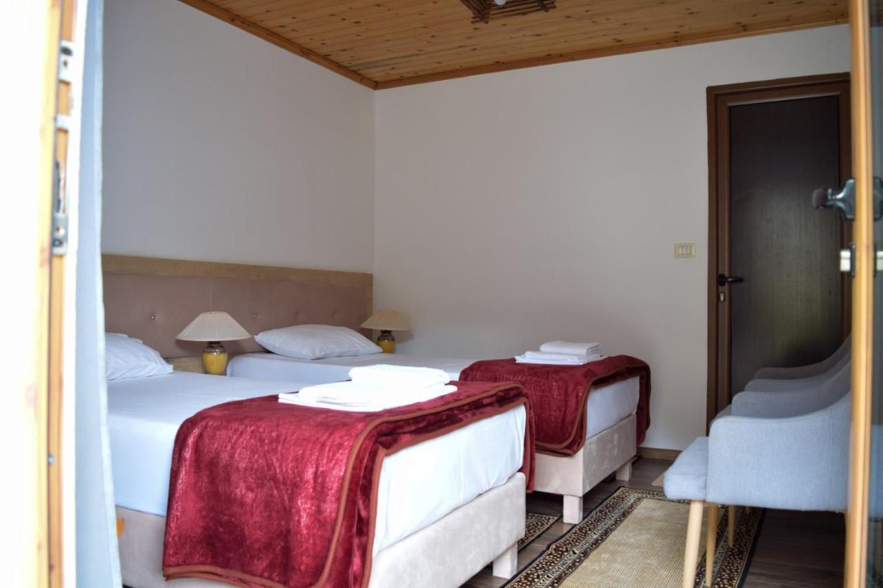 Sokaku I Te Marreve Guesthouse Gjirokastër Exteriör bild