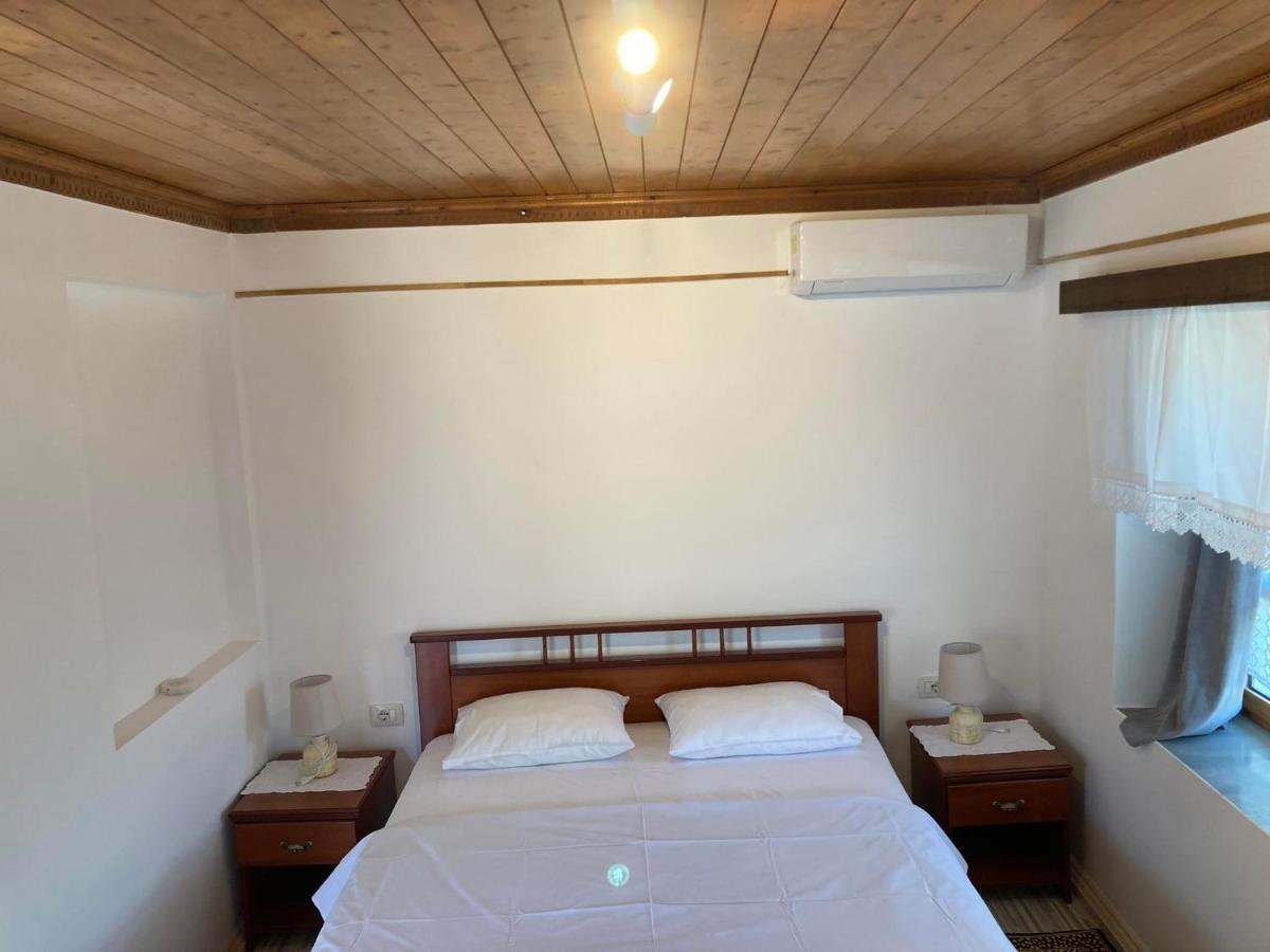 Sokaku I Te Marreve Guesthouse Gjirokastër Exteriör bild