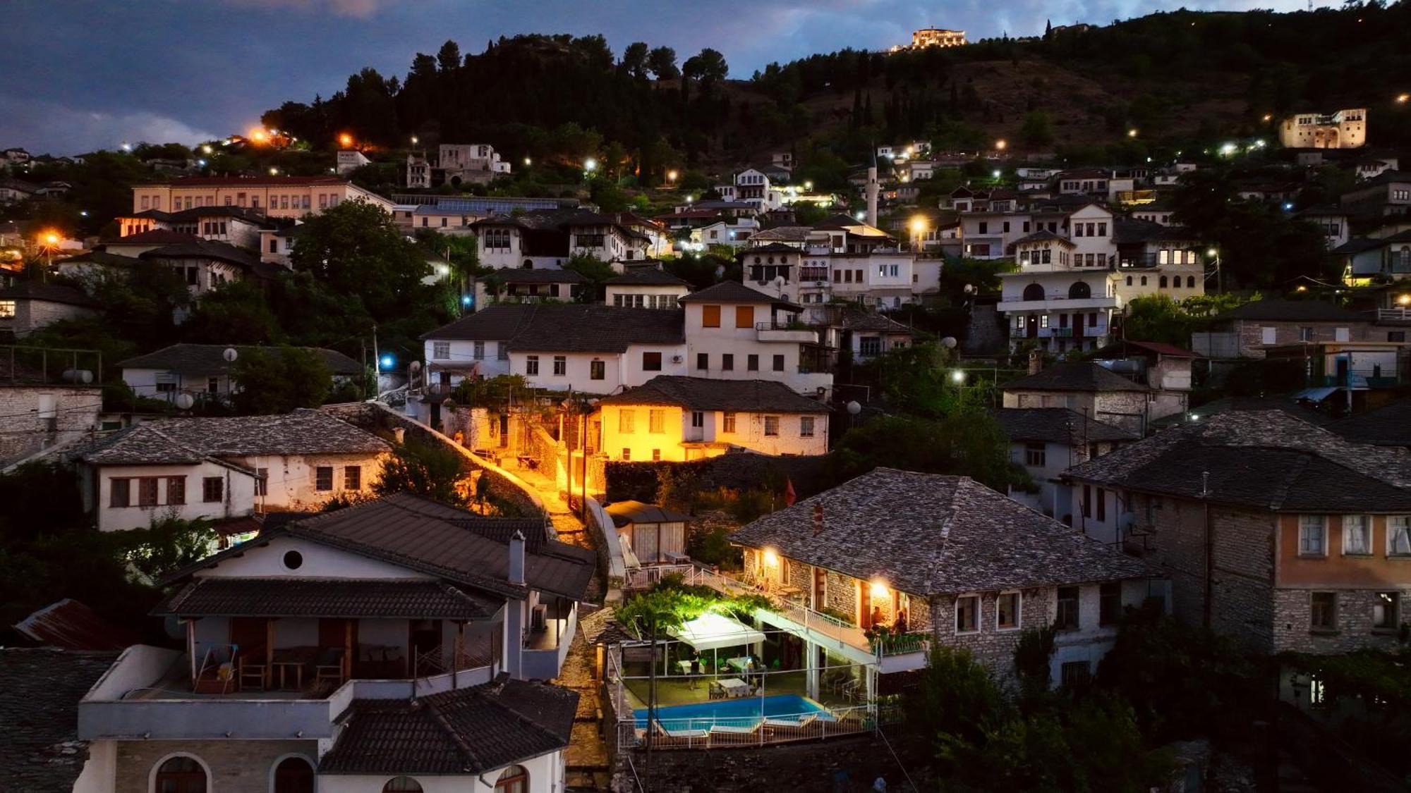 Sokaku I Te Marreve Guesthouse Gjirokastër Exteriör bild