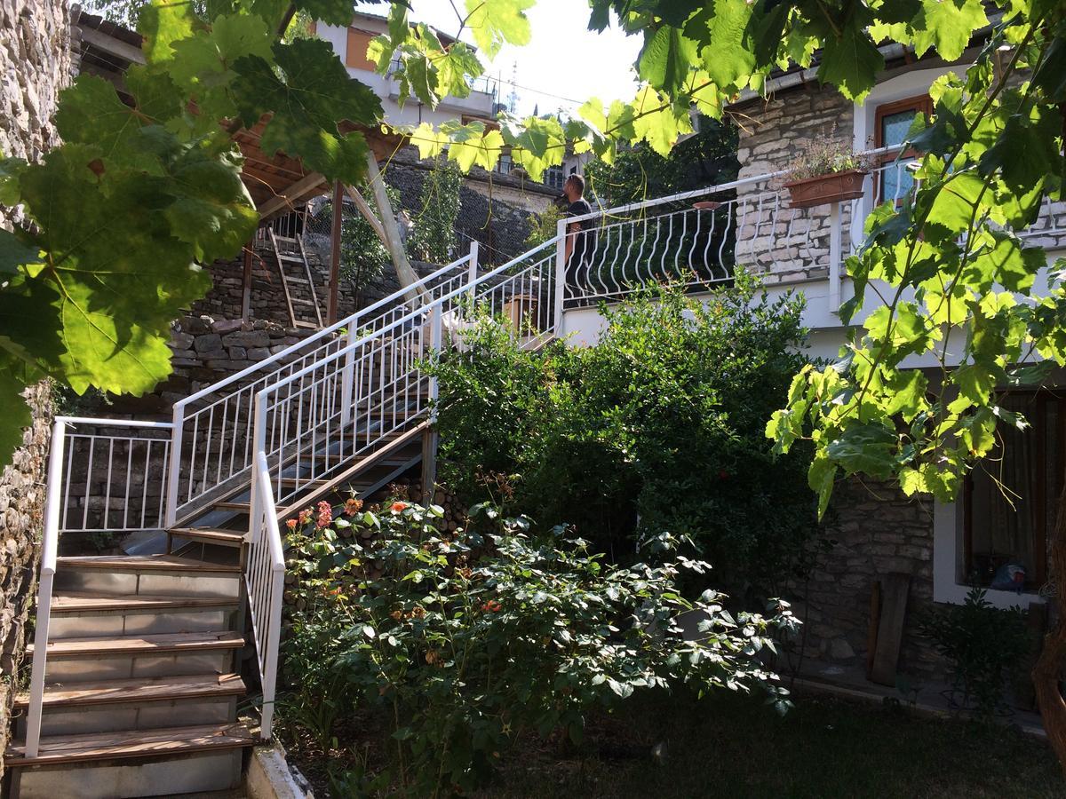 Sokaku I Te Marreve Guesthouse Gjirokastër Exteriör bild